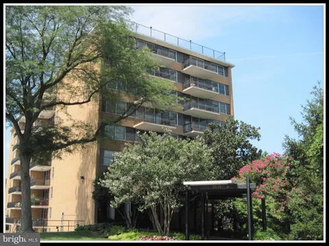 2030 N Adams Street Unit 702, Arlington, VA MLS: VAAR2054396
