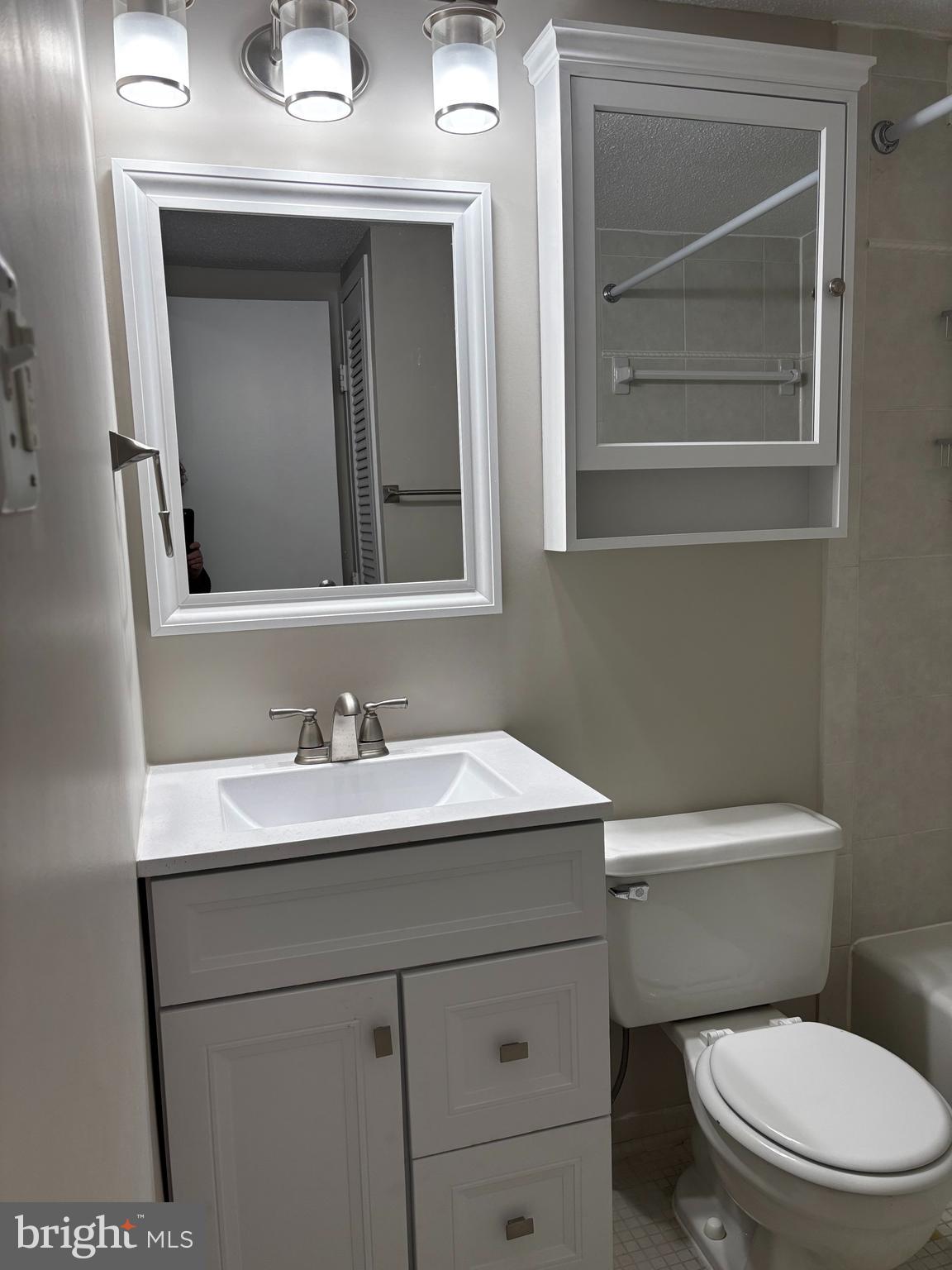 CIRCLE CONDOMINIUMS - Residential Lease