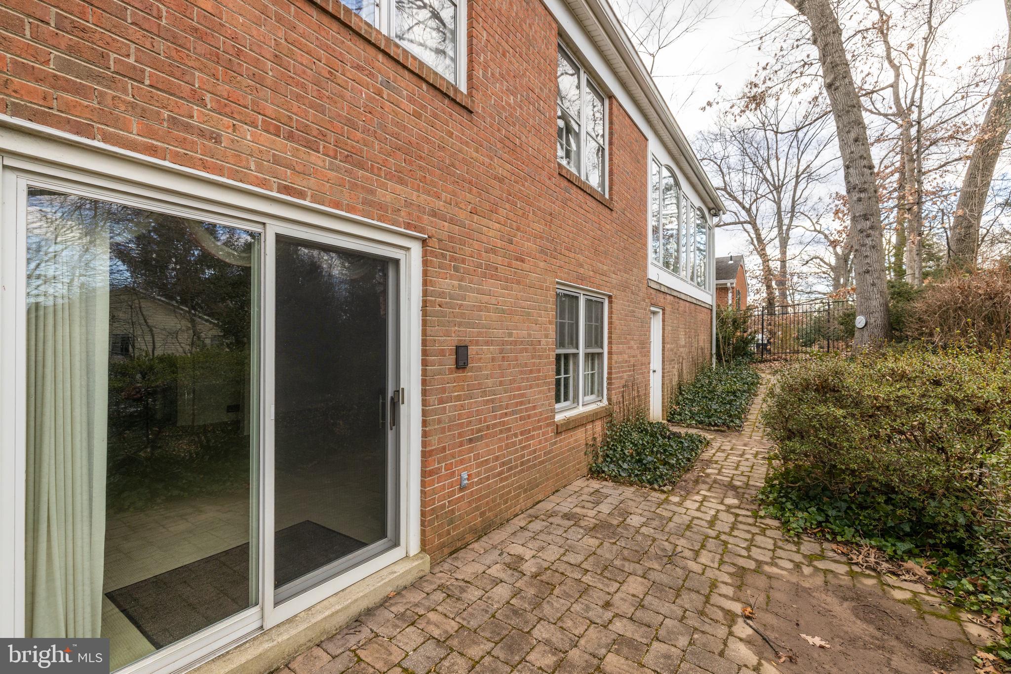 COUNTRY CLUB HILLS - Residential