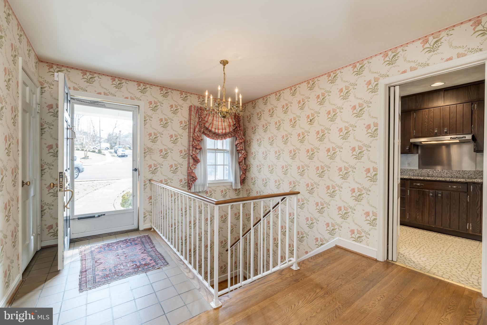 COUNTRY CLUB HILLS - Residential