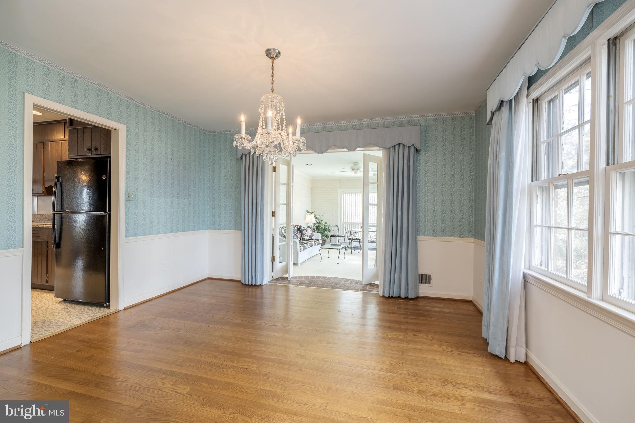 COUNTRY CLUB HILLS - Residential