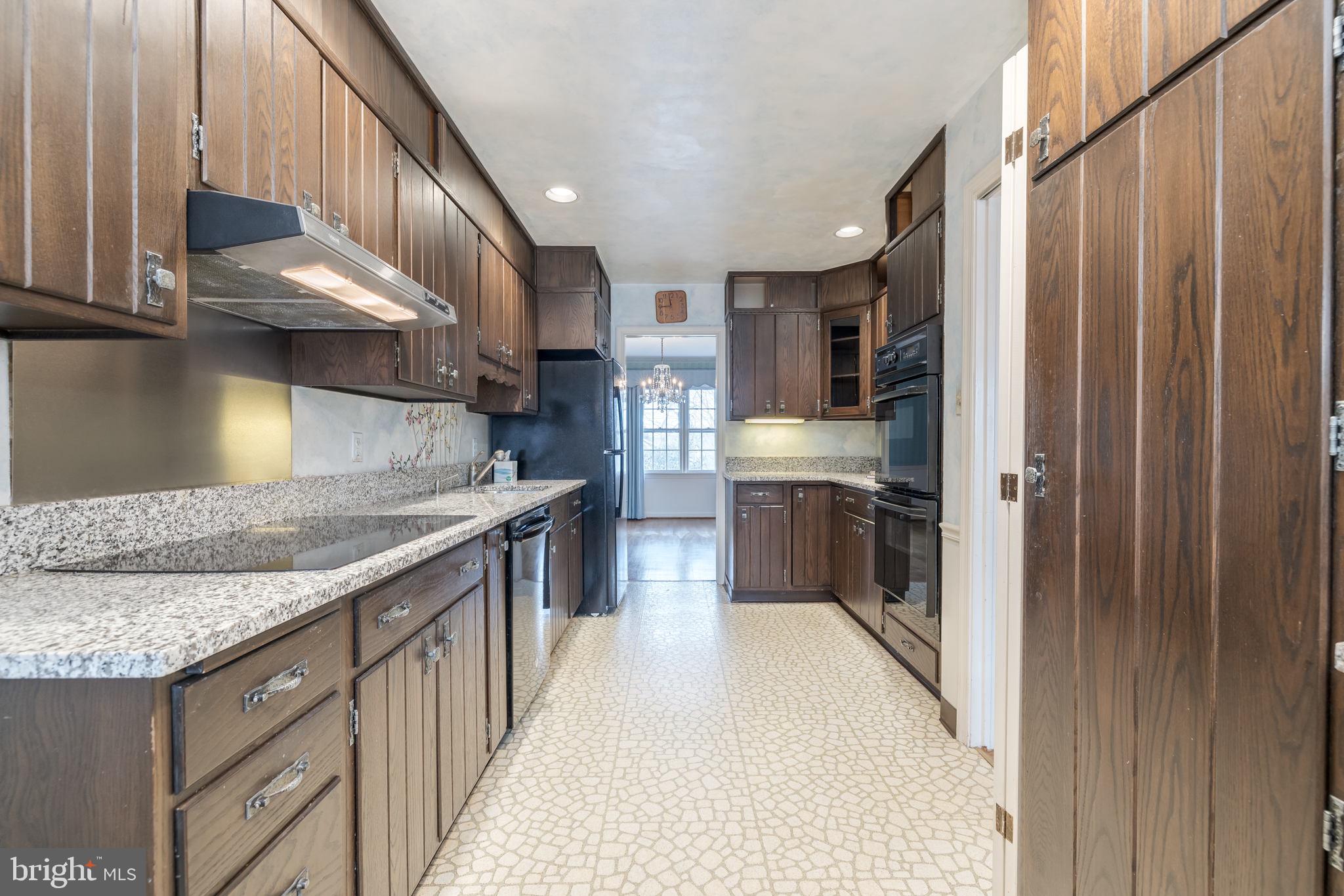 COUNTRY CLUB HILLS - Residential