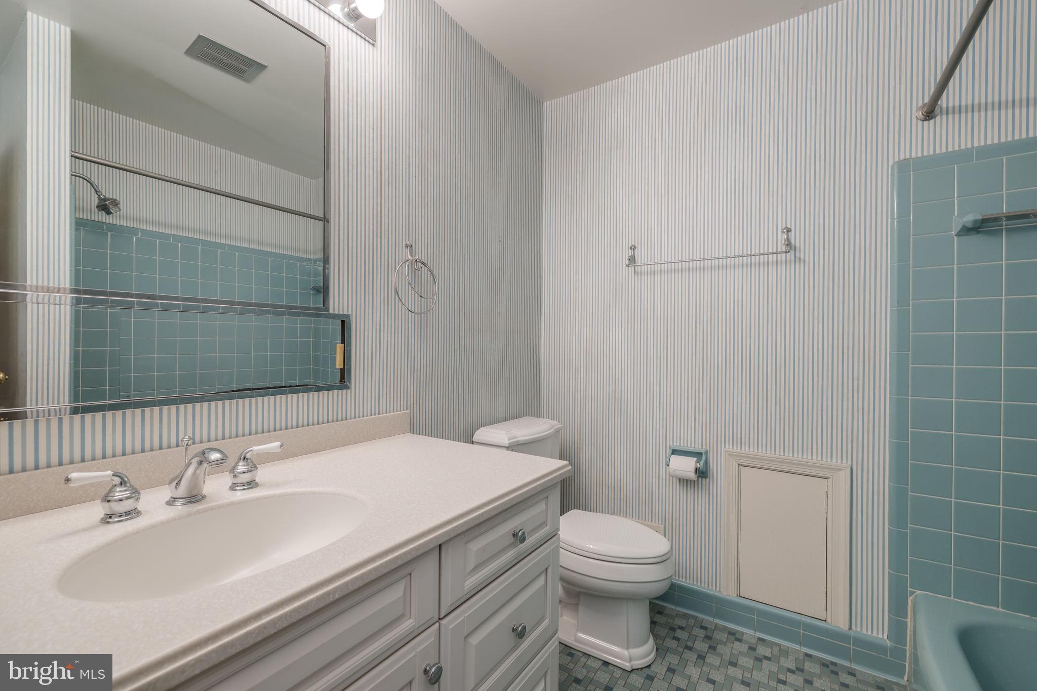 COUNTRY CLUB HILLS - Residential