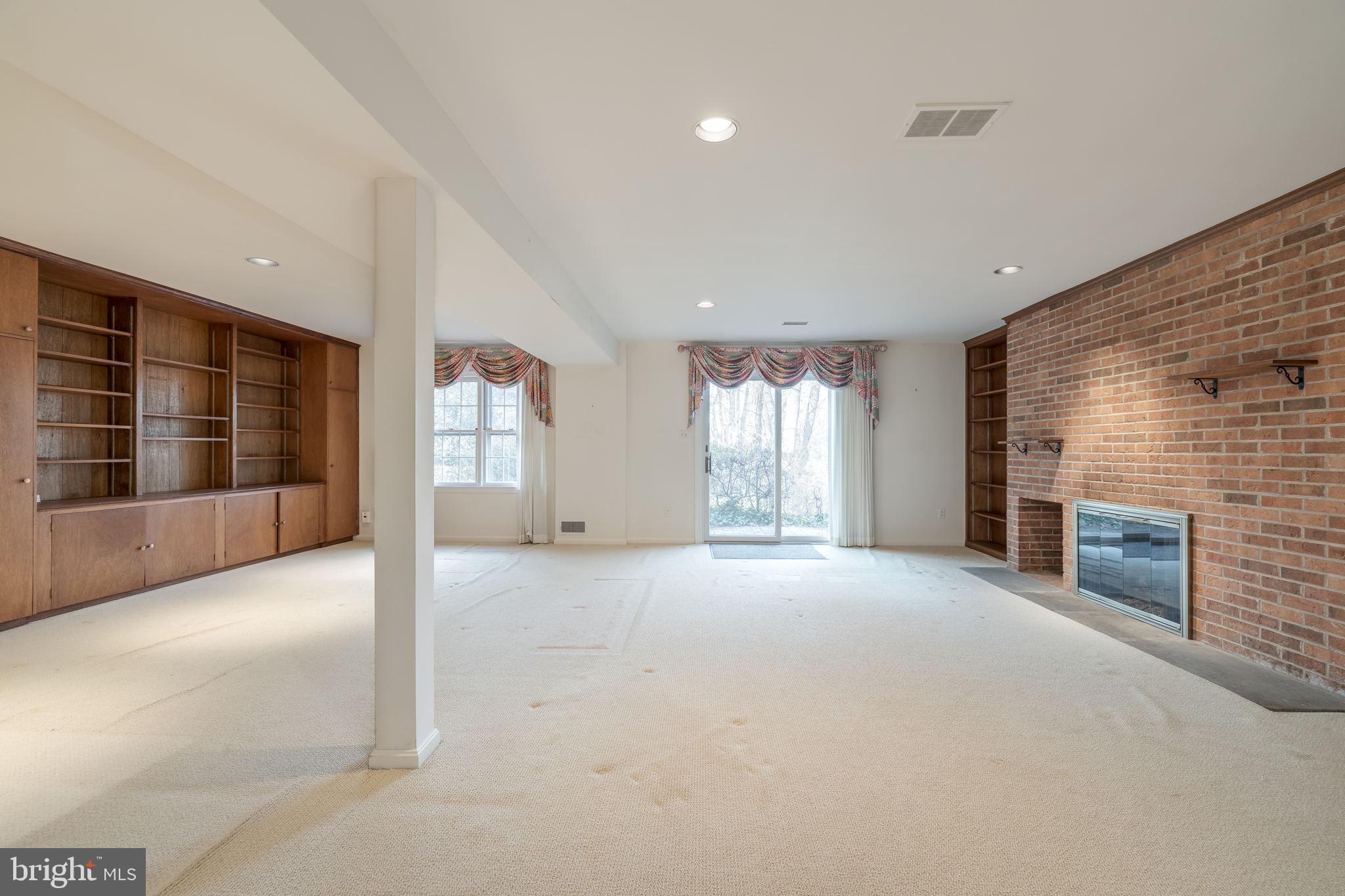 COUNTRY CLUB HILLS - Residential