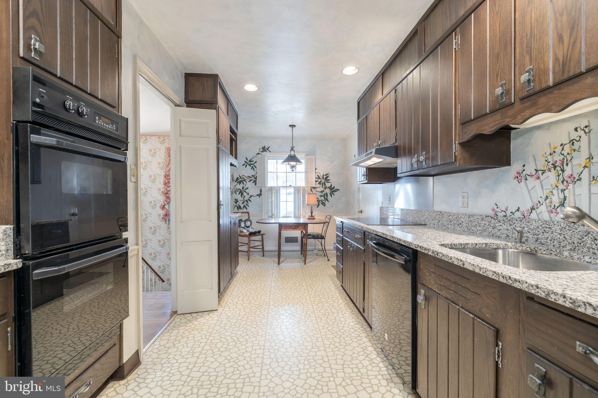 COUNTRY CLUB HILLS - Residential