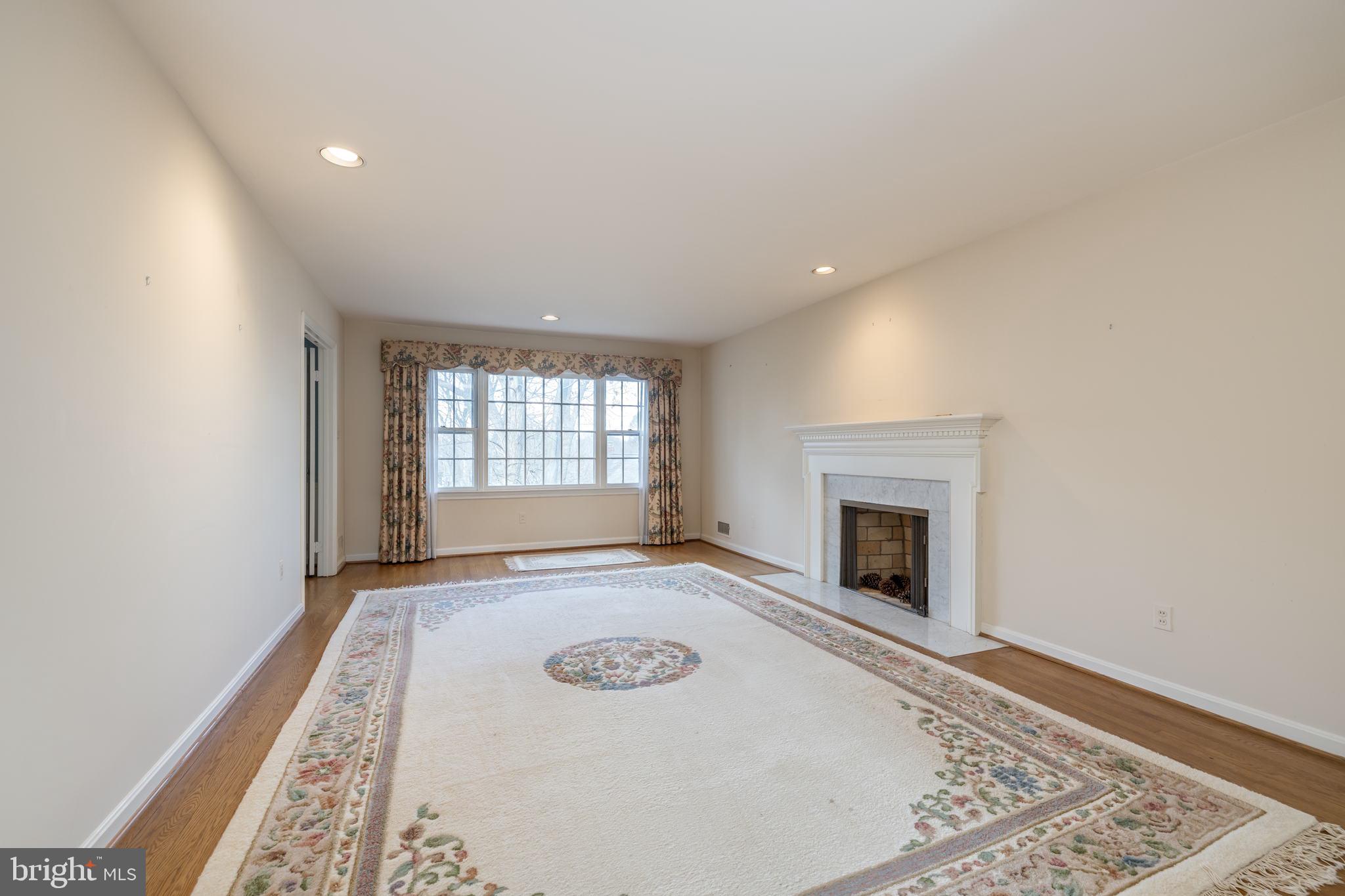 COUNTRY CLUB HILLS - Residential