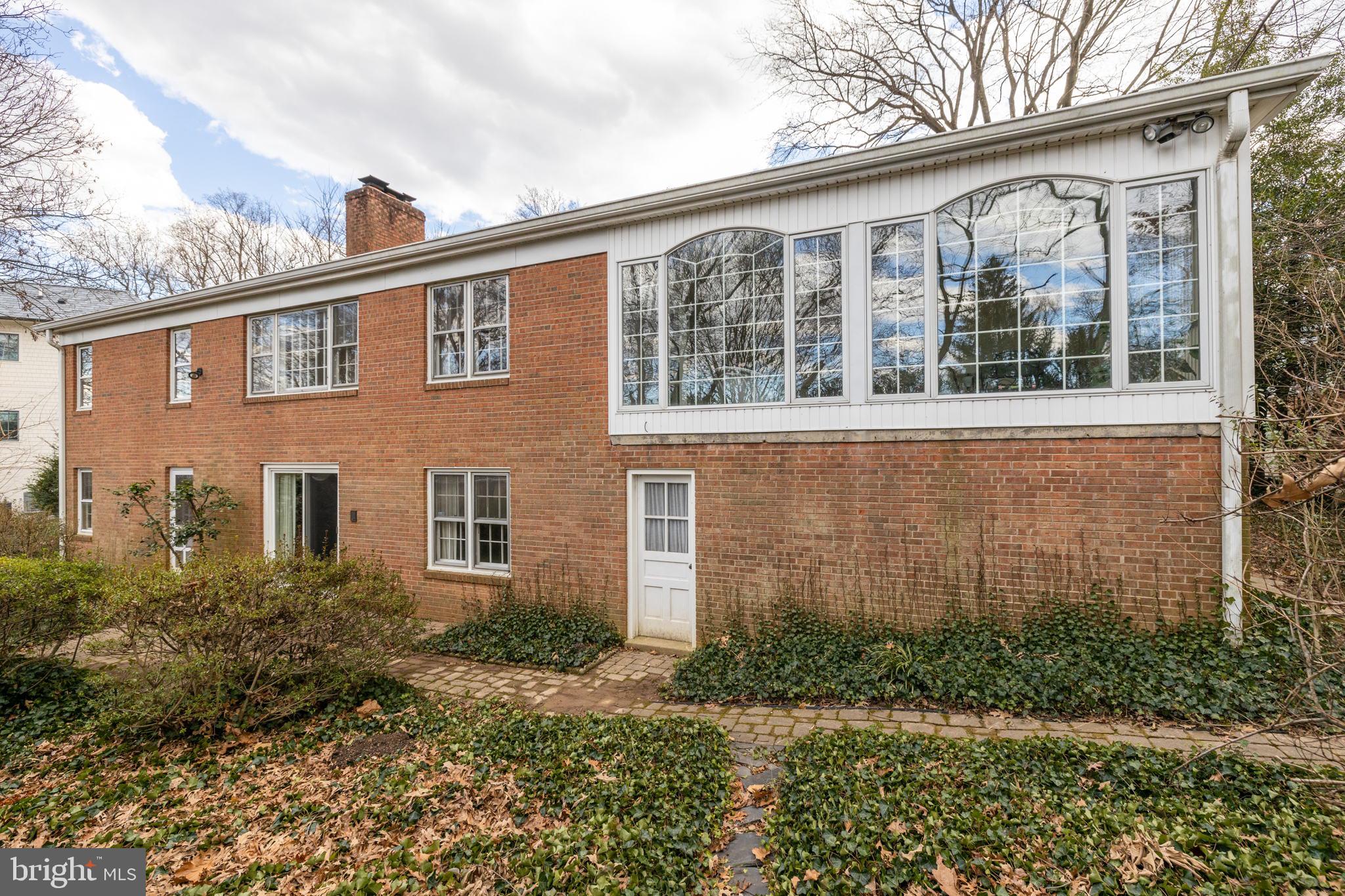 COUNTRY CLUB HILLS - Residential