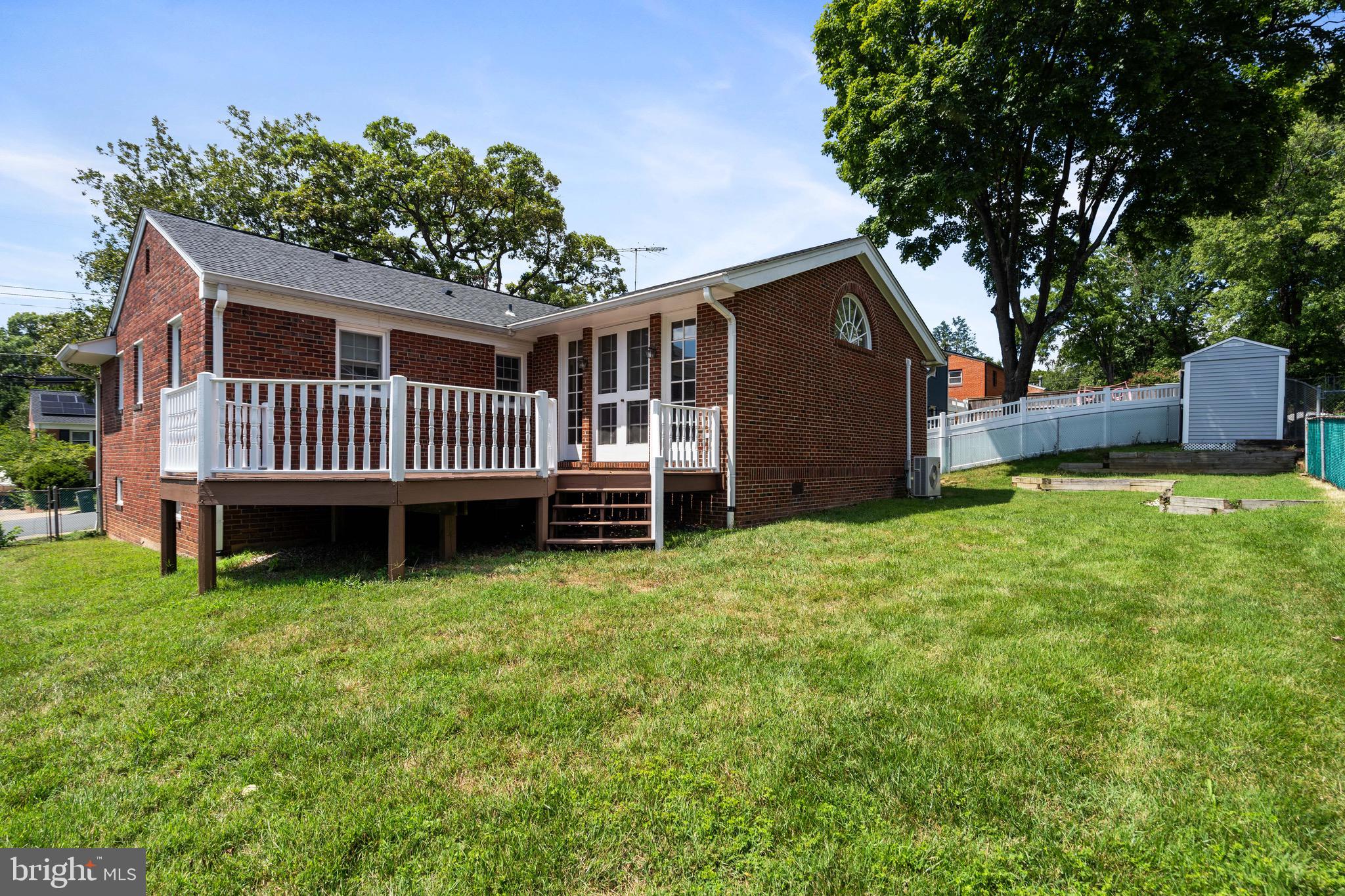 EAST FALLS CHURCH - Residential Lease