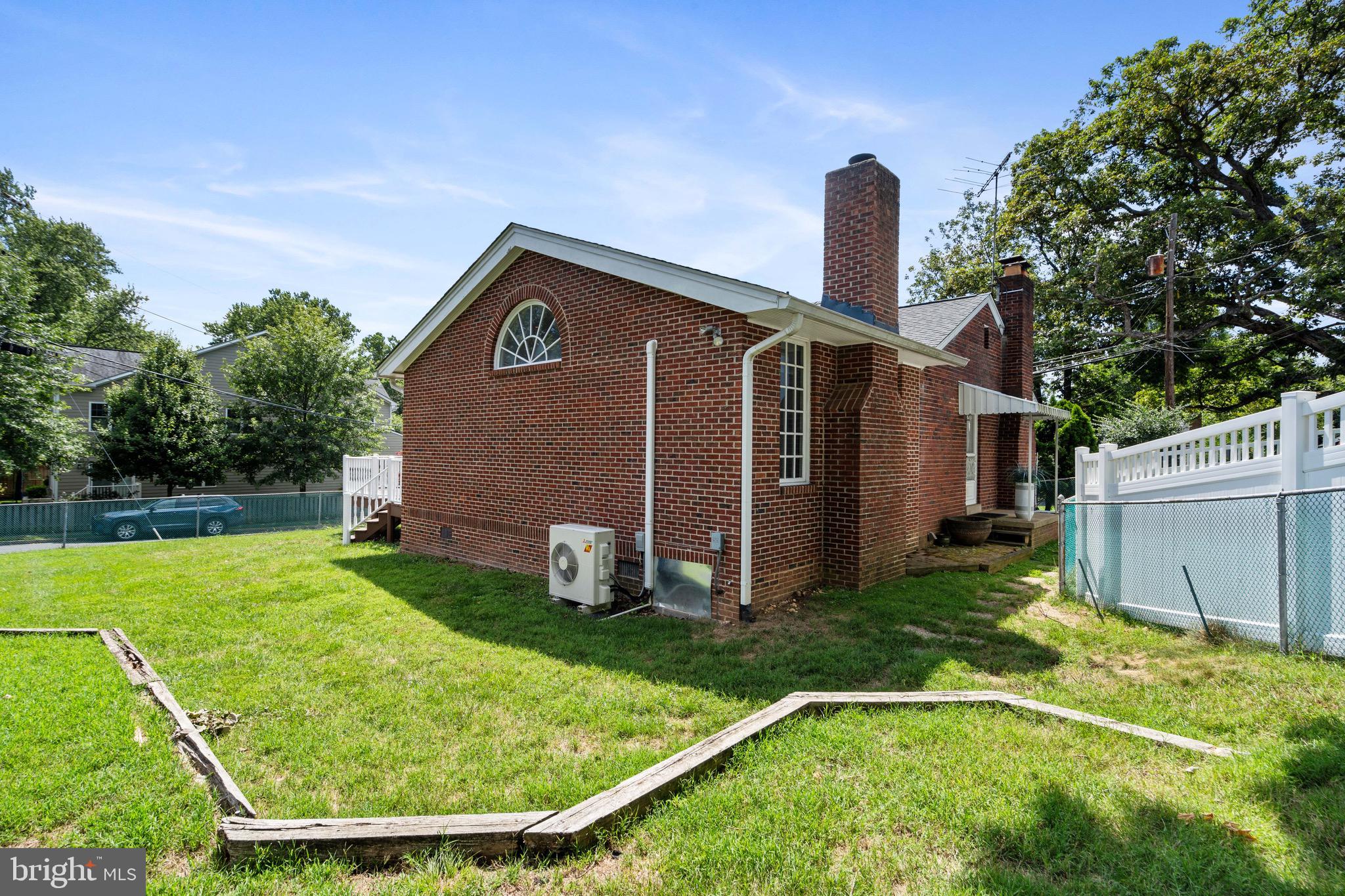 EAST FALLS CHURCH - Residential Lease