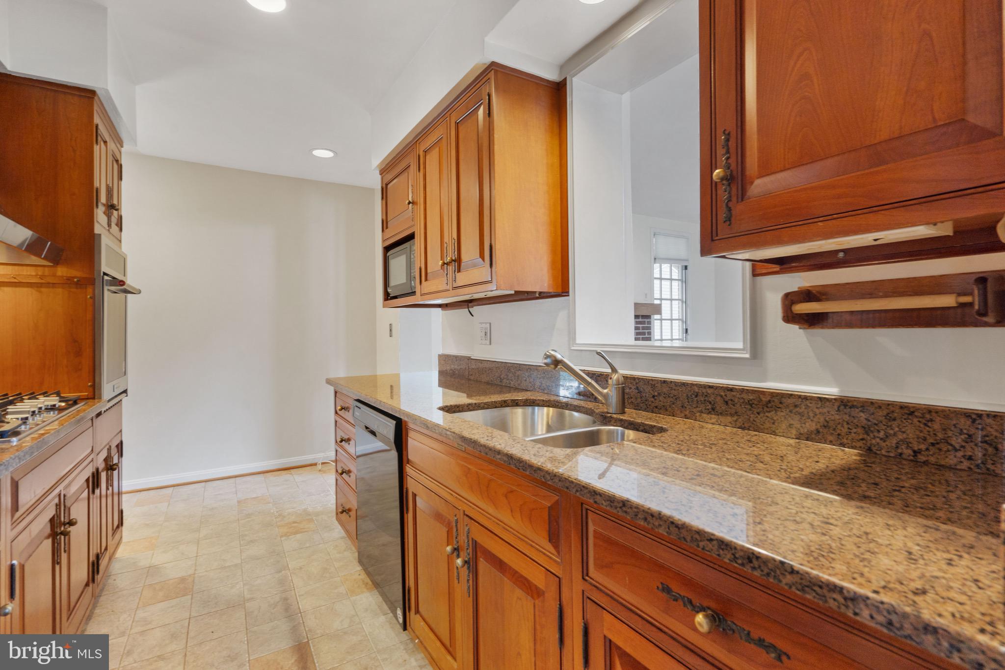 EAST FALLS CHURCH - Residential Lease