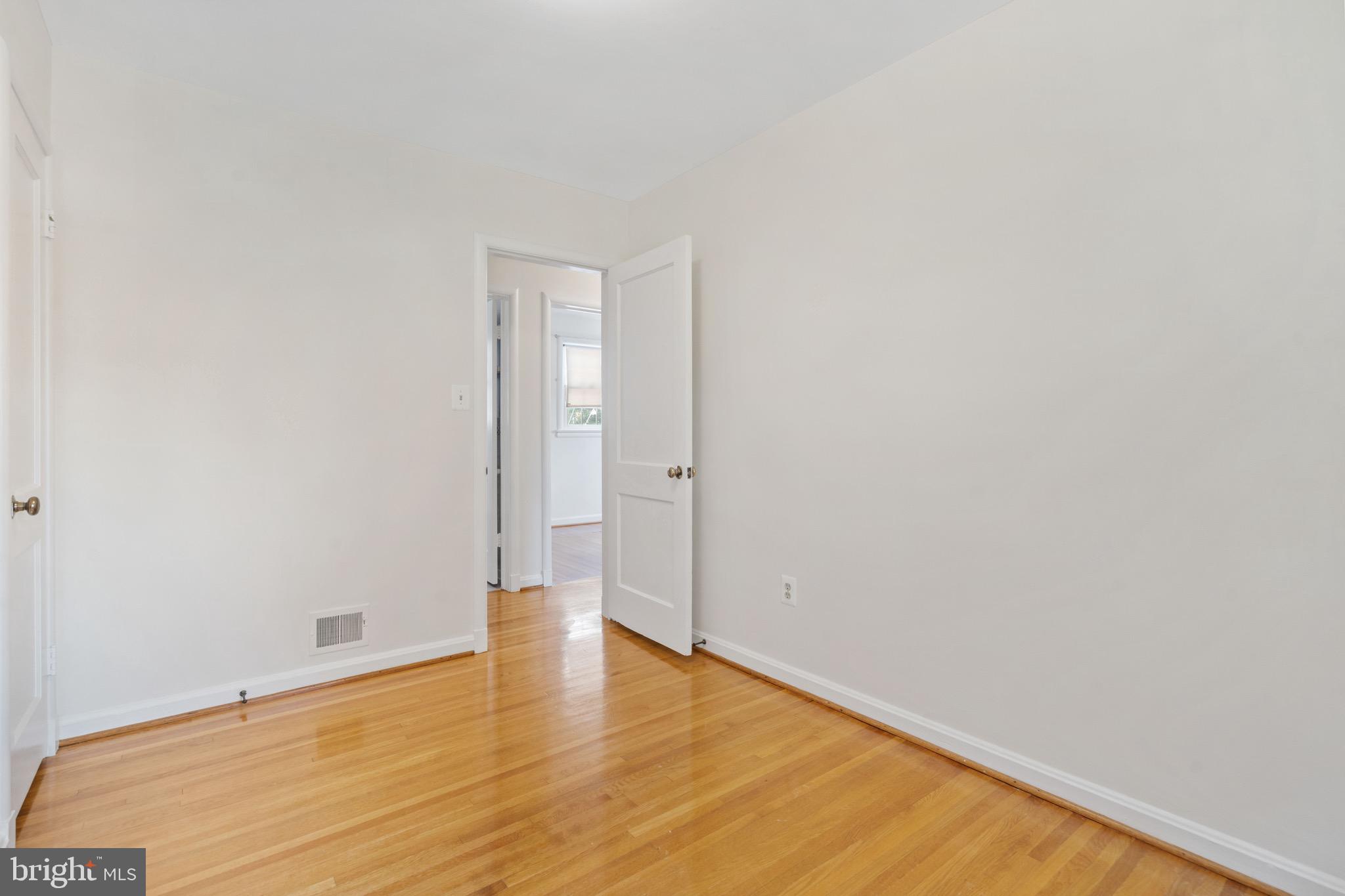 EAST FALLS CHURCH - Residential Lease