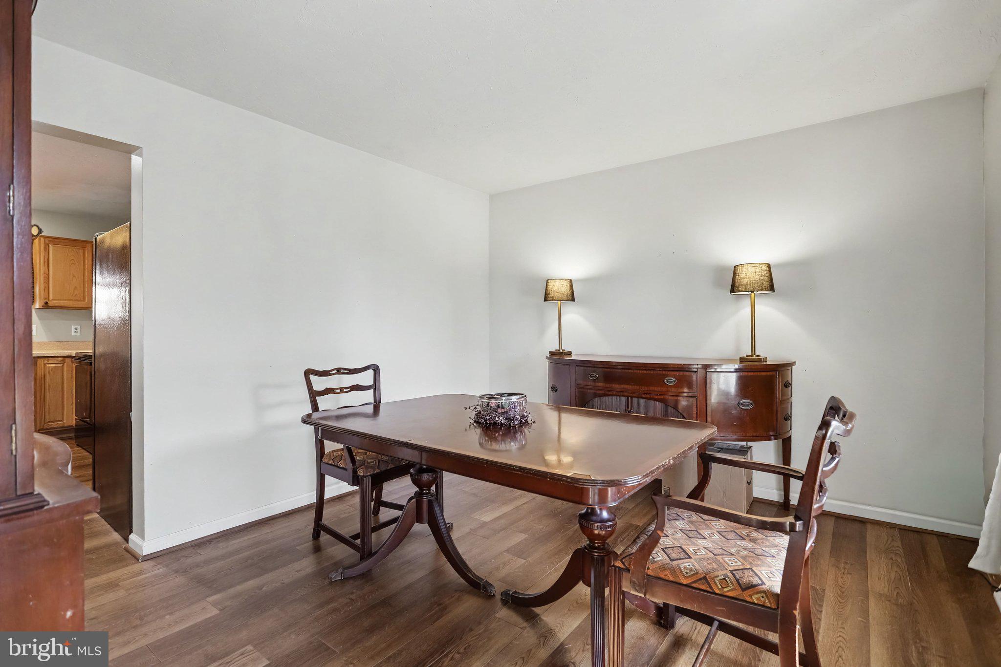 8 SYCAMORE COURT