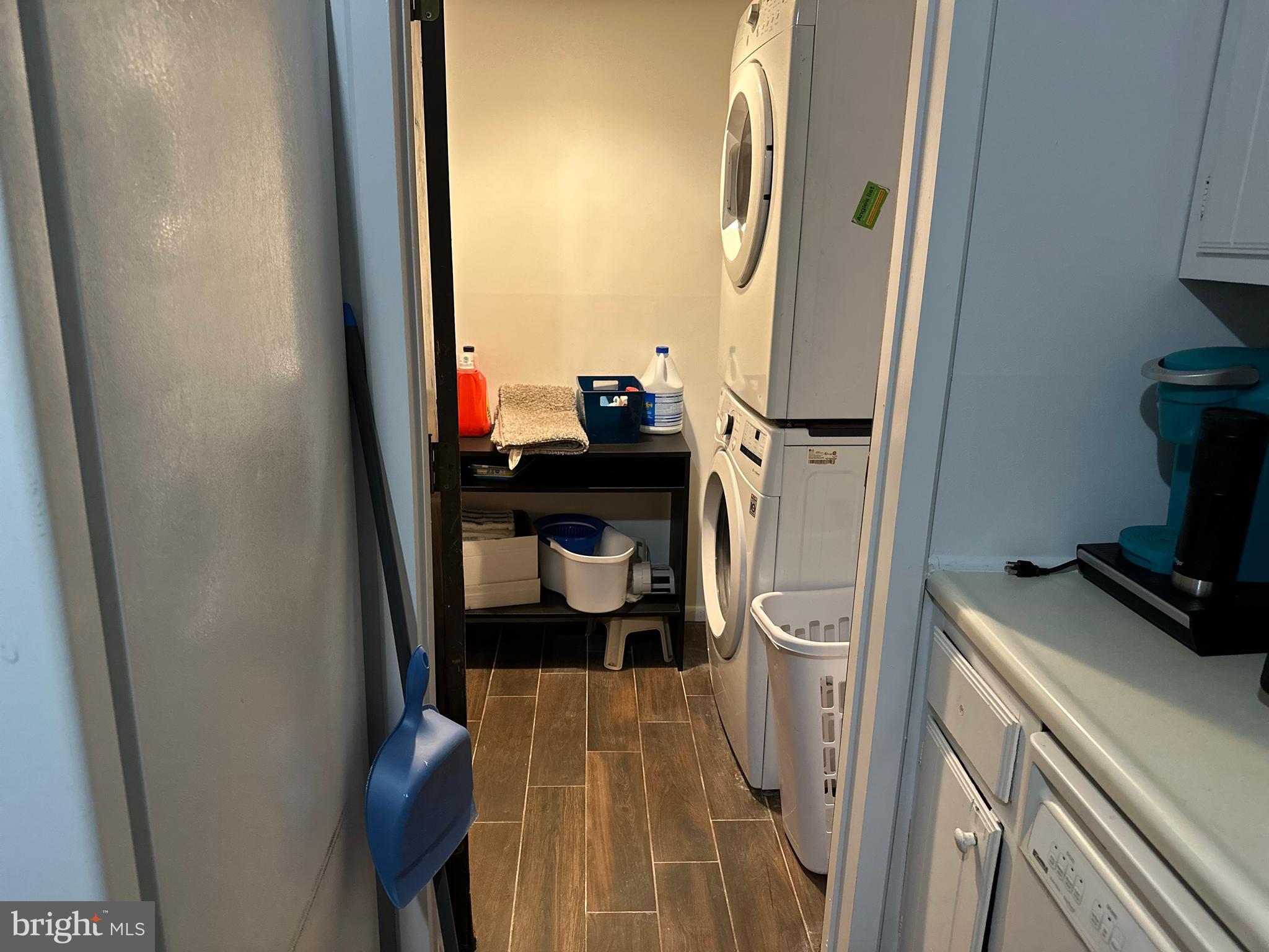 HARFORD SQUARE - Residential