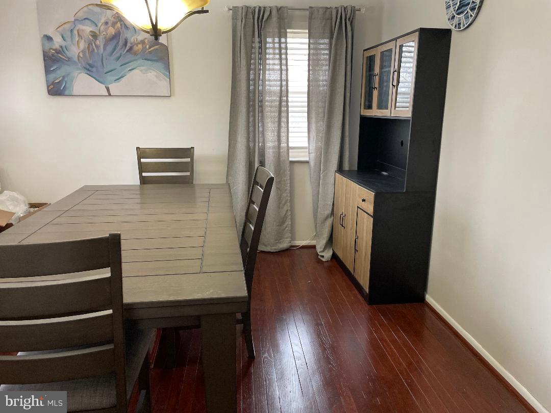 HARFORD SQUARE - Residential