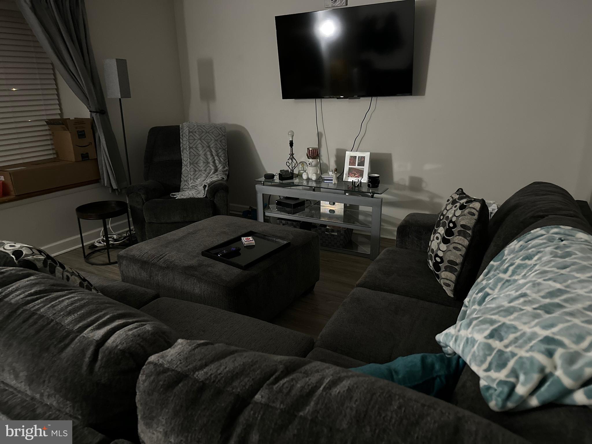 HARFORD SQUARE - Residential