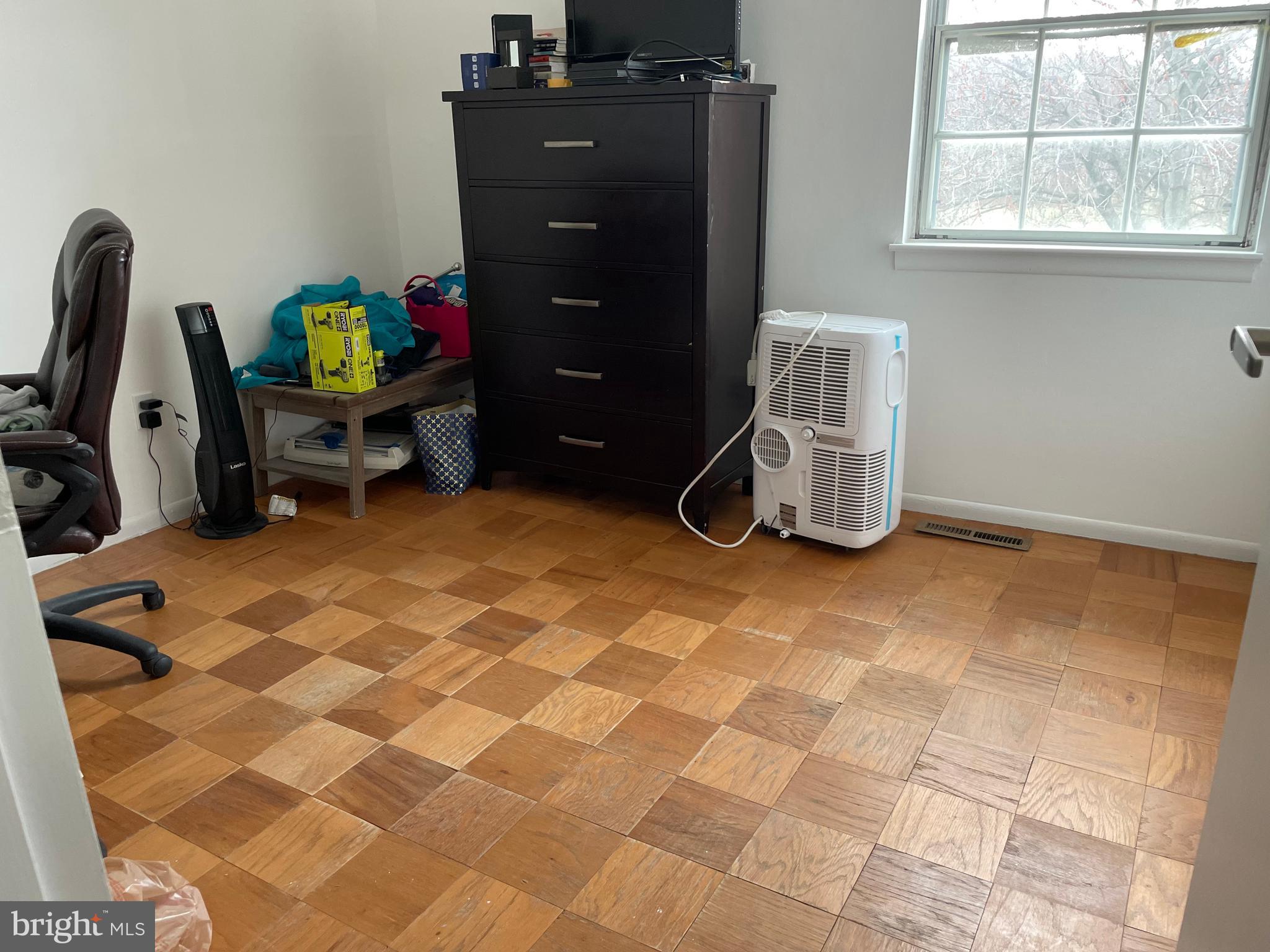 HARFORD SQUARE - Residential