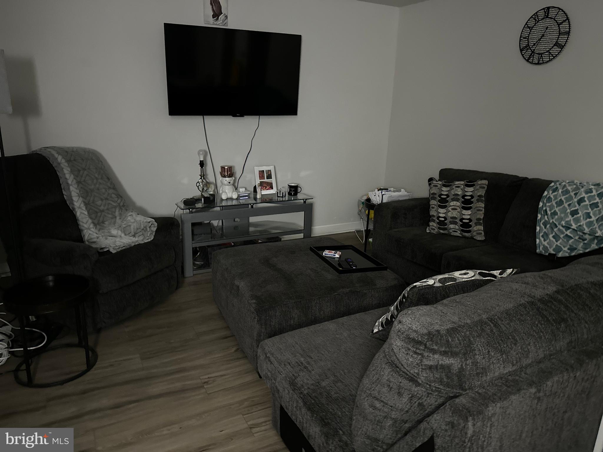 HARFORD SQUARE - Residential