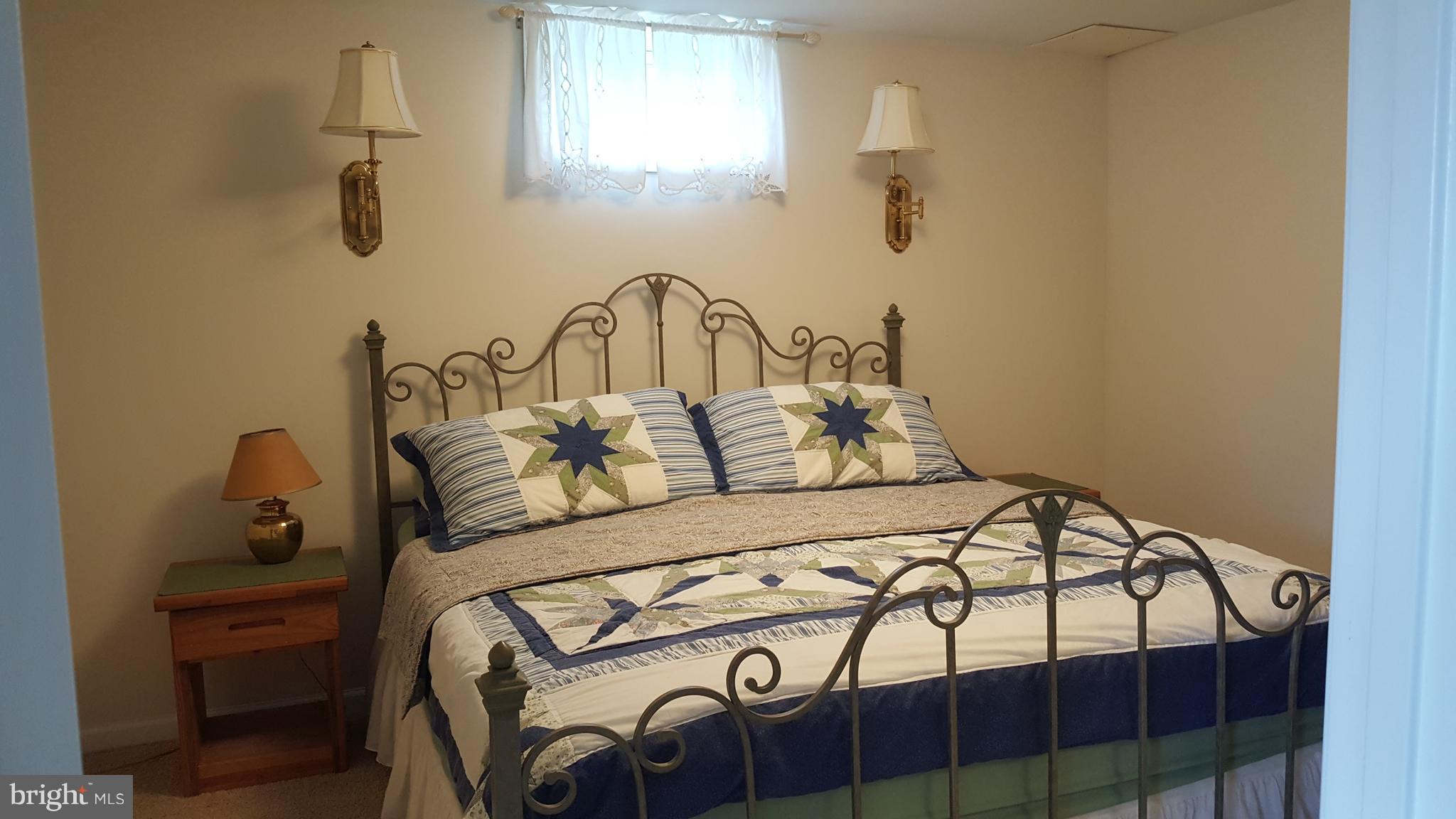 VIOLET KNOLL - Residential