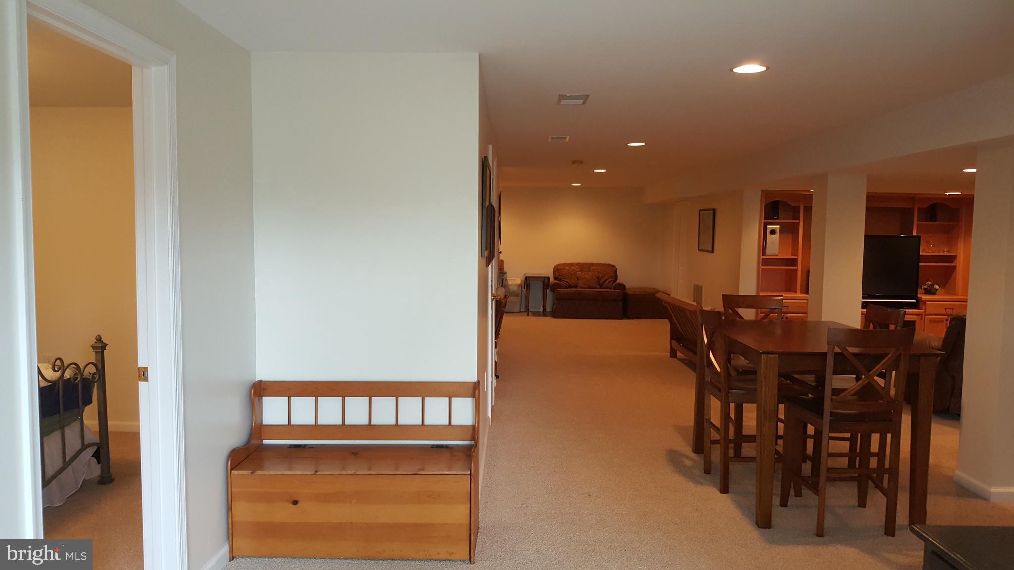 VIOLET KNOLL - Residential