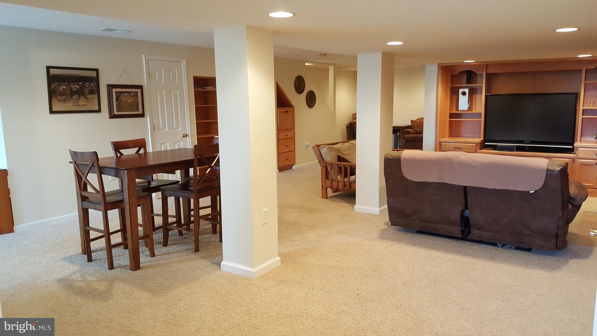 VIOLET KNOLL - Residential