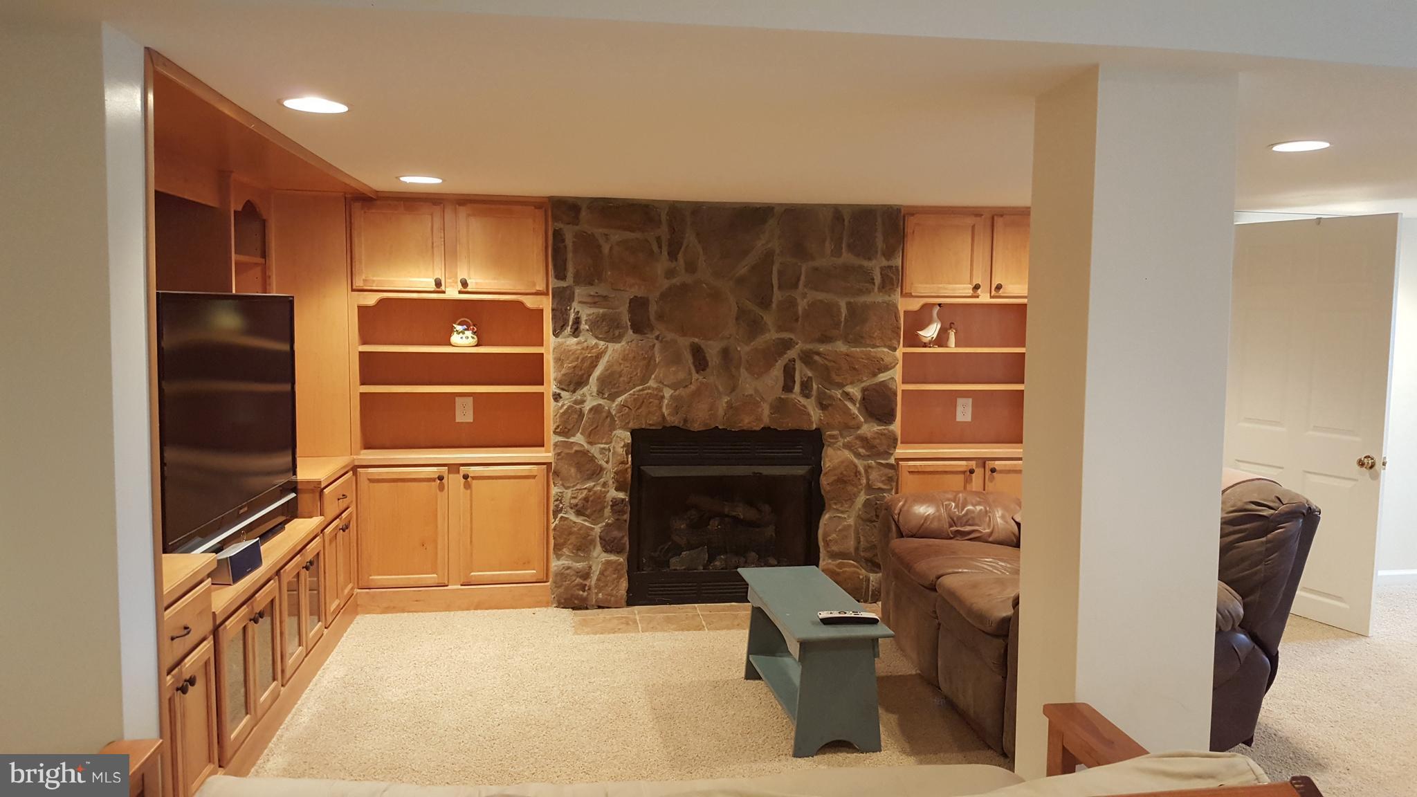 VIOLET KNOLL - Residential