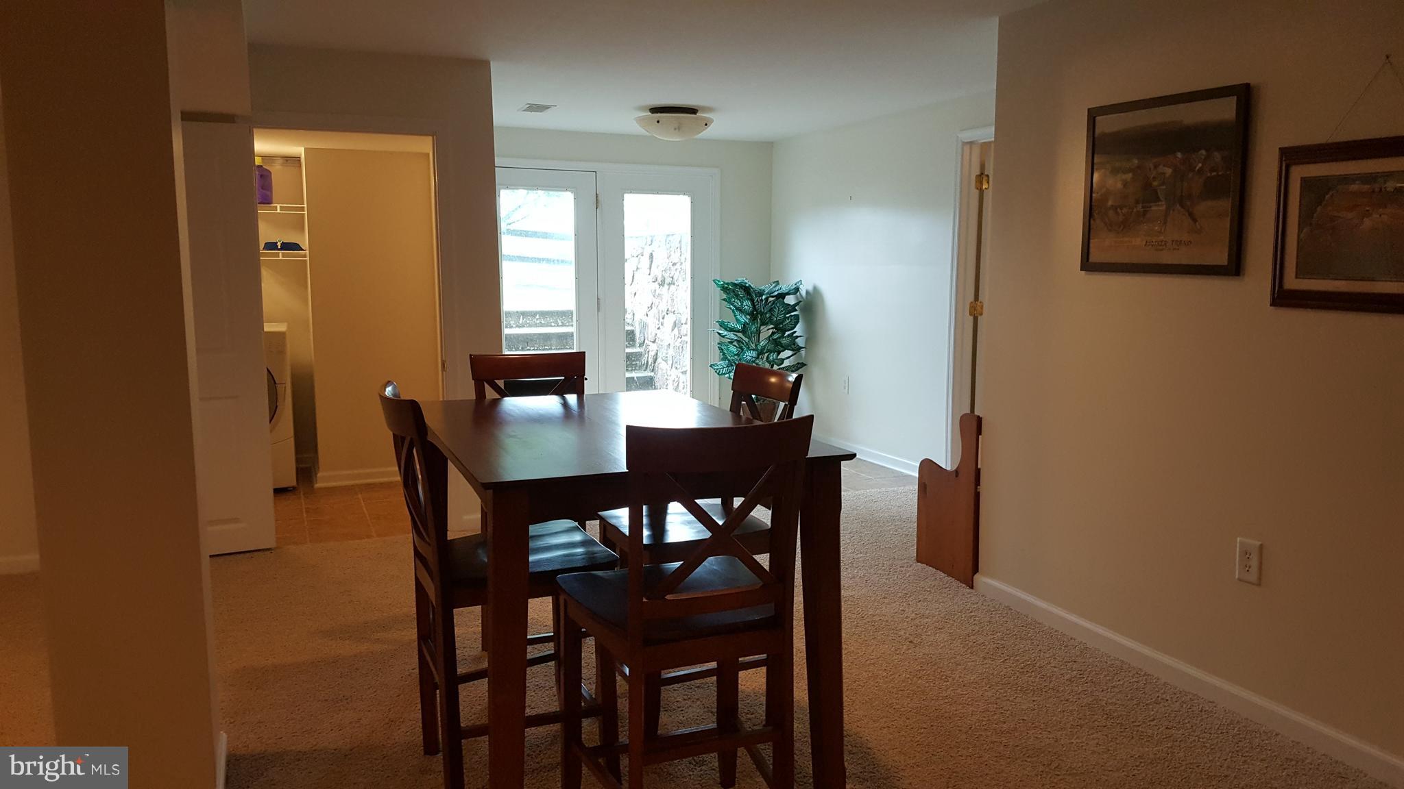 VIOLET KNOLL - Residential