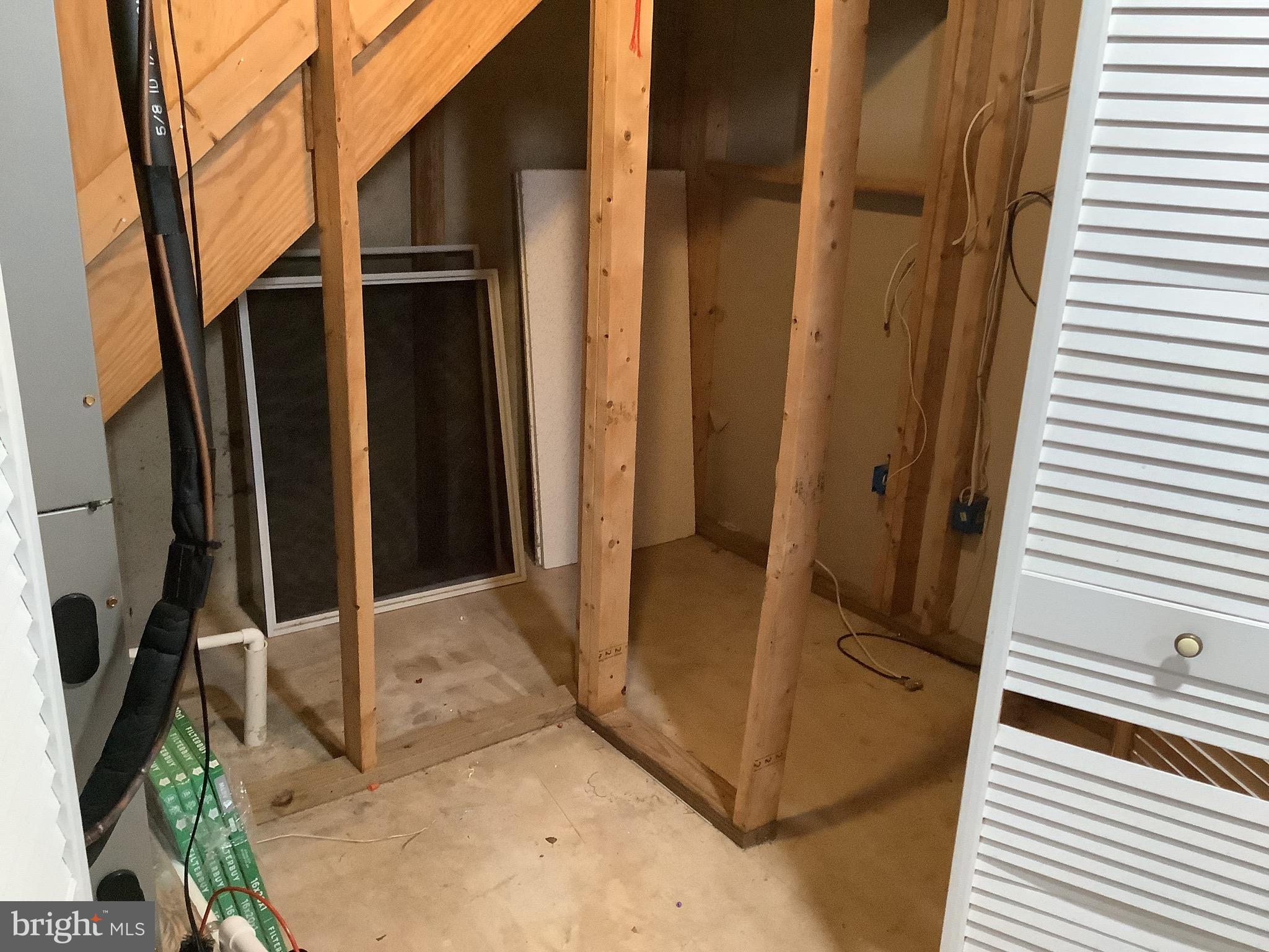 CONSTANT FRIENDSHIP - Residential Lease