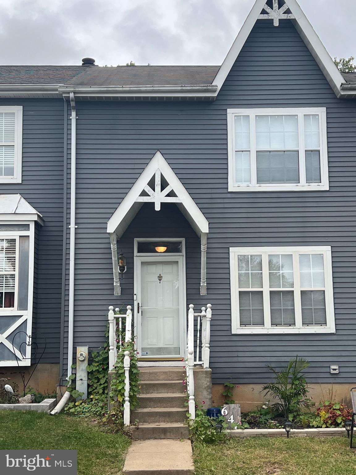 CONSTANT FRIENDSHIP - Residential Lease