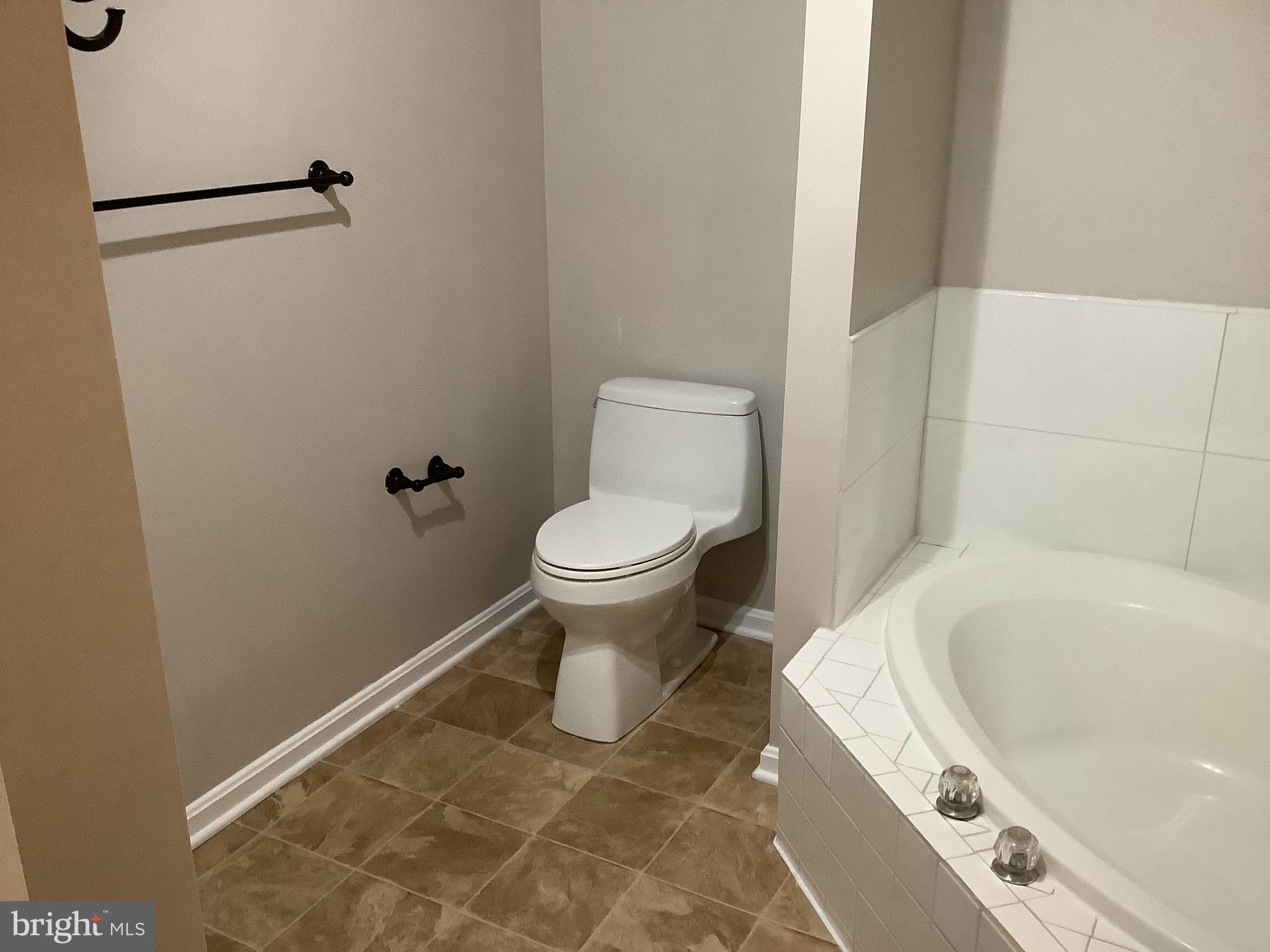 CONSTANT FRIENDSHIP - Residential Lease