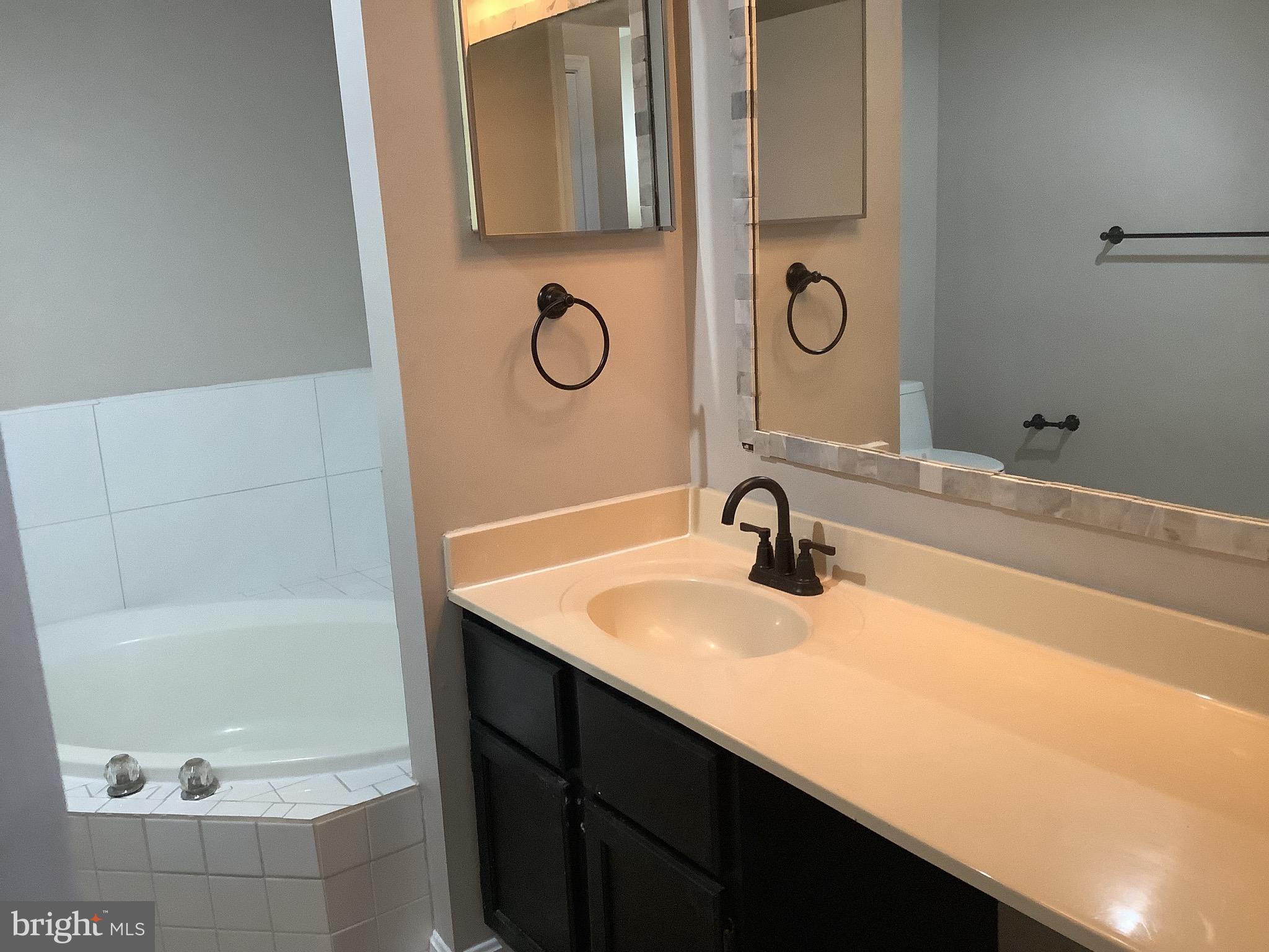 CONSTANT FRIENDSHIP - Residential Lease