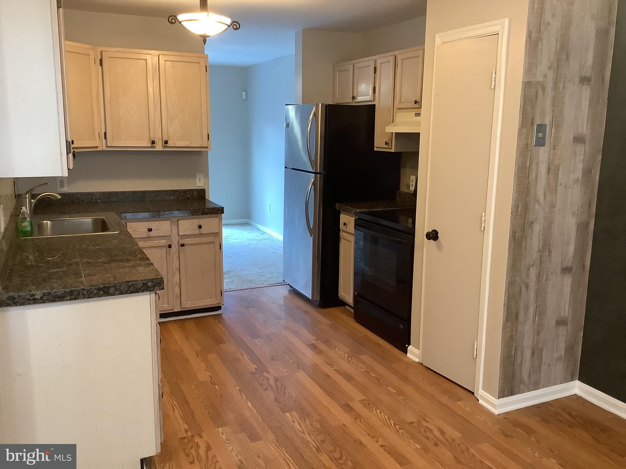 CONSTANT FRIENDSHIP - Residential Lease