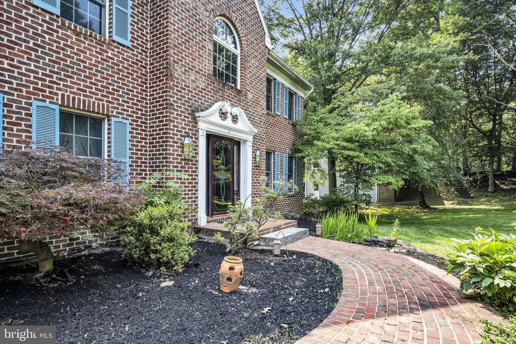 Photo of 226 DOGWOOD DR, ELIZABETHTOWN, PA 17022 (MLS # PALA2037042)