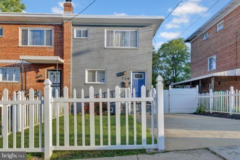 Photo of 728 Neptune Avenue, OXON HILL, MD 20745 (MLS # MDPG2198822)