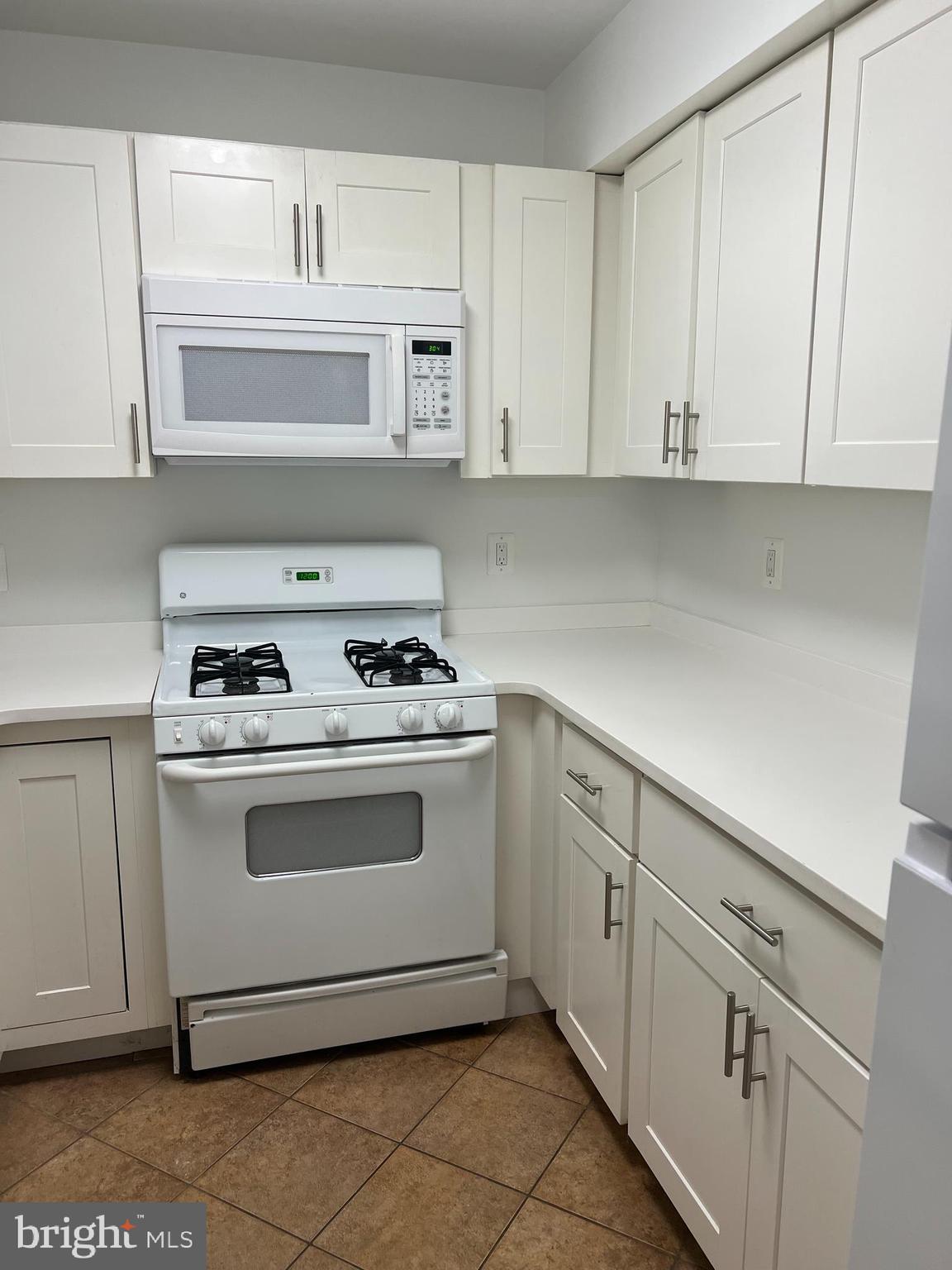 VANTAGE HILL - Residential Lease