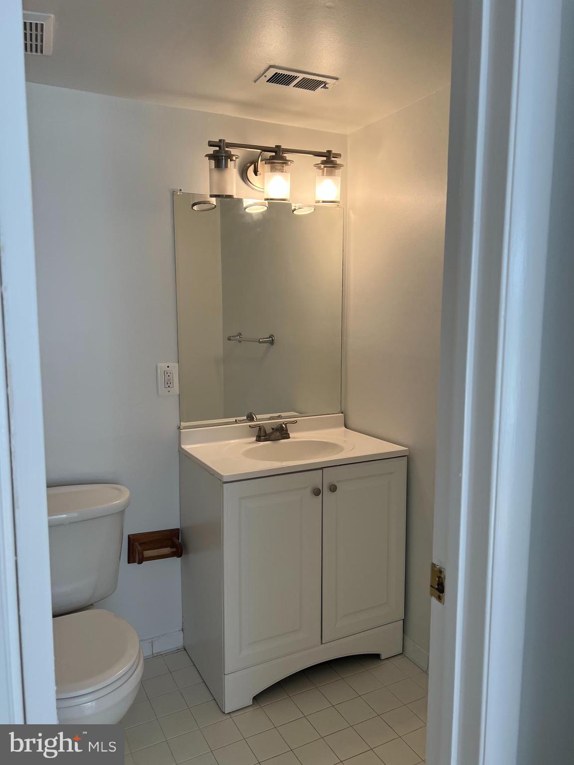 VANTAGE HILL - Residential Lease