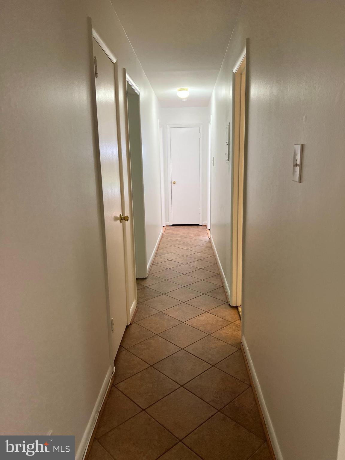 VANTAGE HILL - Residential Lease