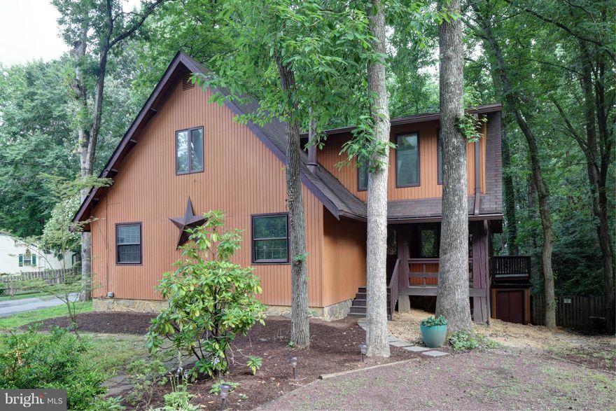 Cottage in private setting with room for everyone. Main level open kitchen/great room w/fireplace opens to large deck. Second level luxurious master suite with bath, dressing room and loft. Lower level features renovated rec room, wet bar and full bath. Spacious workshop with easy access to backyard. Water privileges include beach, ramp, kayak rack, kids play area. Conveniently located.