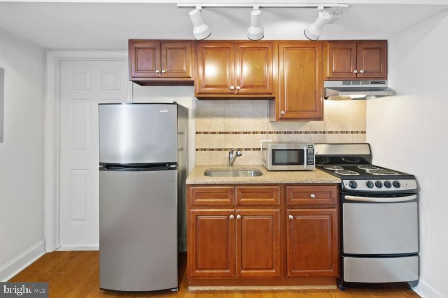 *Available 4/1*

Don't miss this beautiful studio/1 bathroom apartment with hardwood floors, central air/heat, tiled bathroom and kitchen with a stainless steel refrigerator and electric range! This unit has easy access to street parking and the Septa 17 bus runs up 20th street into Rittenhouse Sq!

Lease Terms: Generally, 1st month, and 1 month security deposit due at, or prior to, lease signing. Other terms may be required by Landlord such as last month's rent upfront. $65 application fee per applicant. Tenants are responsible for: electricity, gas (if applicable), cable/internet and $10/mo technology fee. Water is a flat monthly fee of $60. Additional fees or requirements may be applicable for units with Homeowners or Condo Associations. Landlord Requirements: Applicants to make 3x the monthly rent in verifiable gross income, credit history to be considered, no evictions within the past 5 years, and must have a verifiable rental history with on-time rental payments. Exceptions to this criteria may exist under the law and will be considered. Cosigners will be considered.

*Sorry, no pets