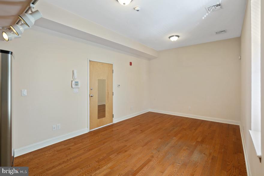 POINT BREEZE - Residential Lease