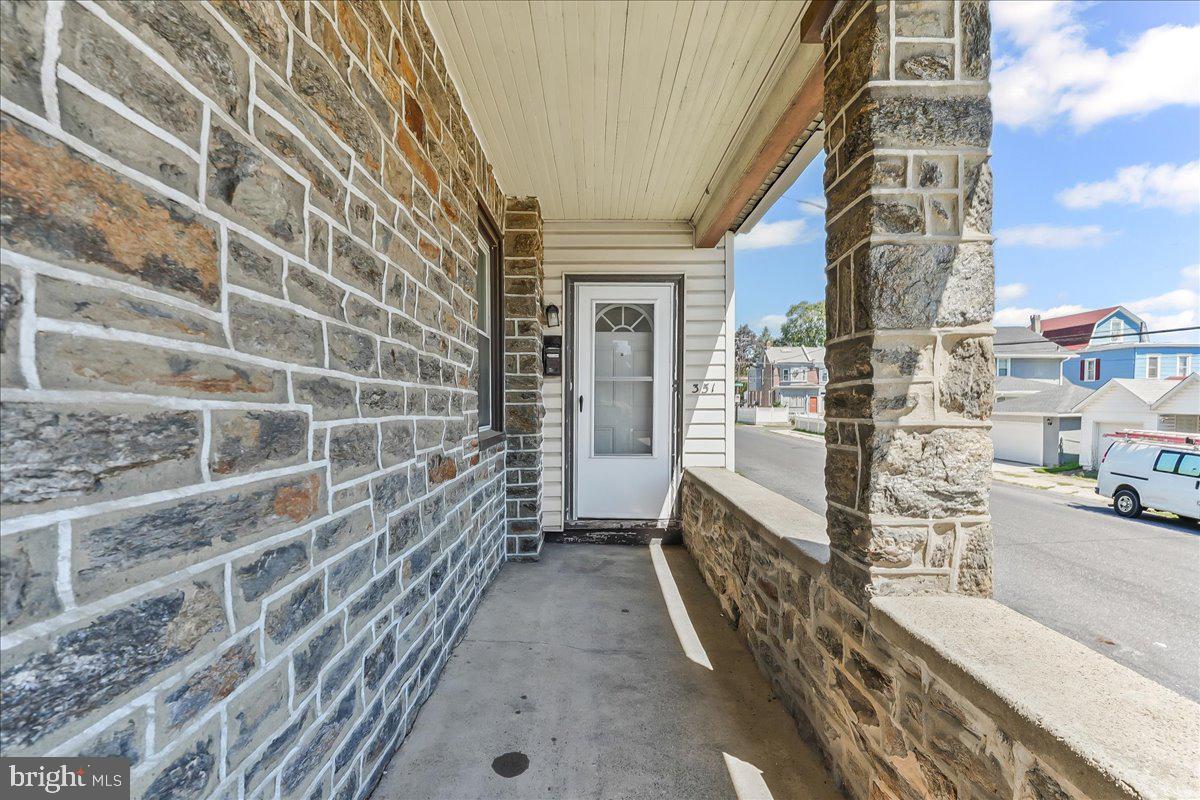 LAWNDALE - Residential