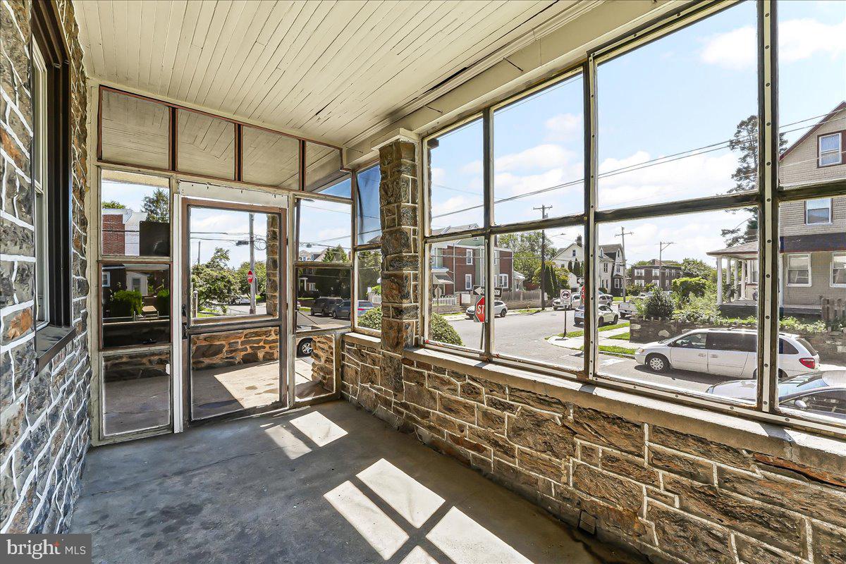 LAWNDALE - Residential