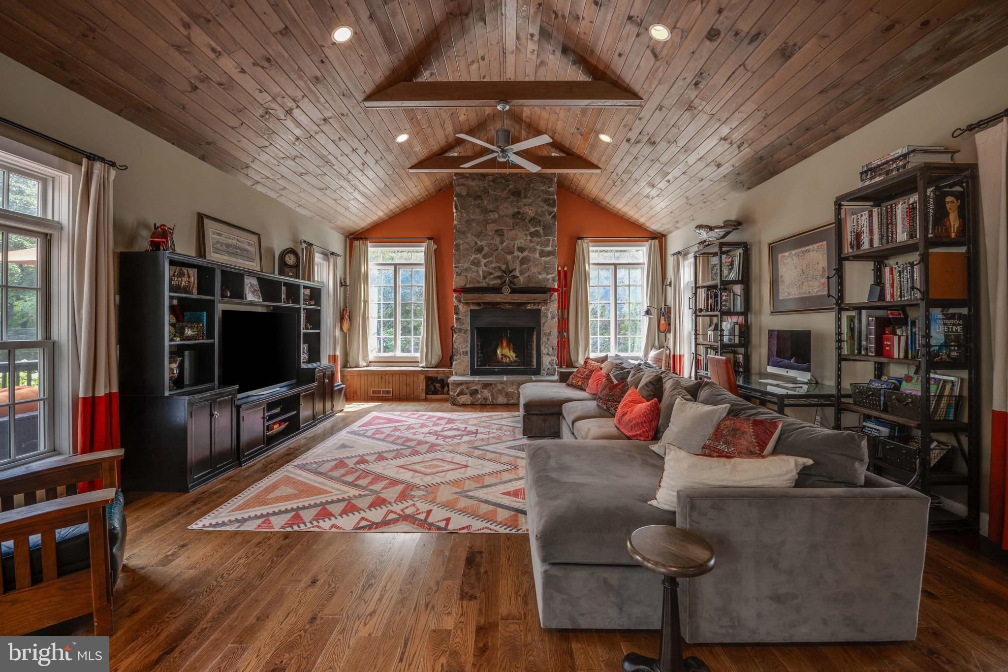 COACHMANS FIELD - Residential