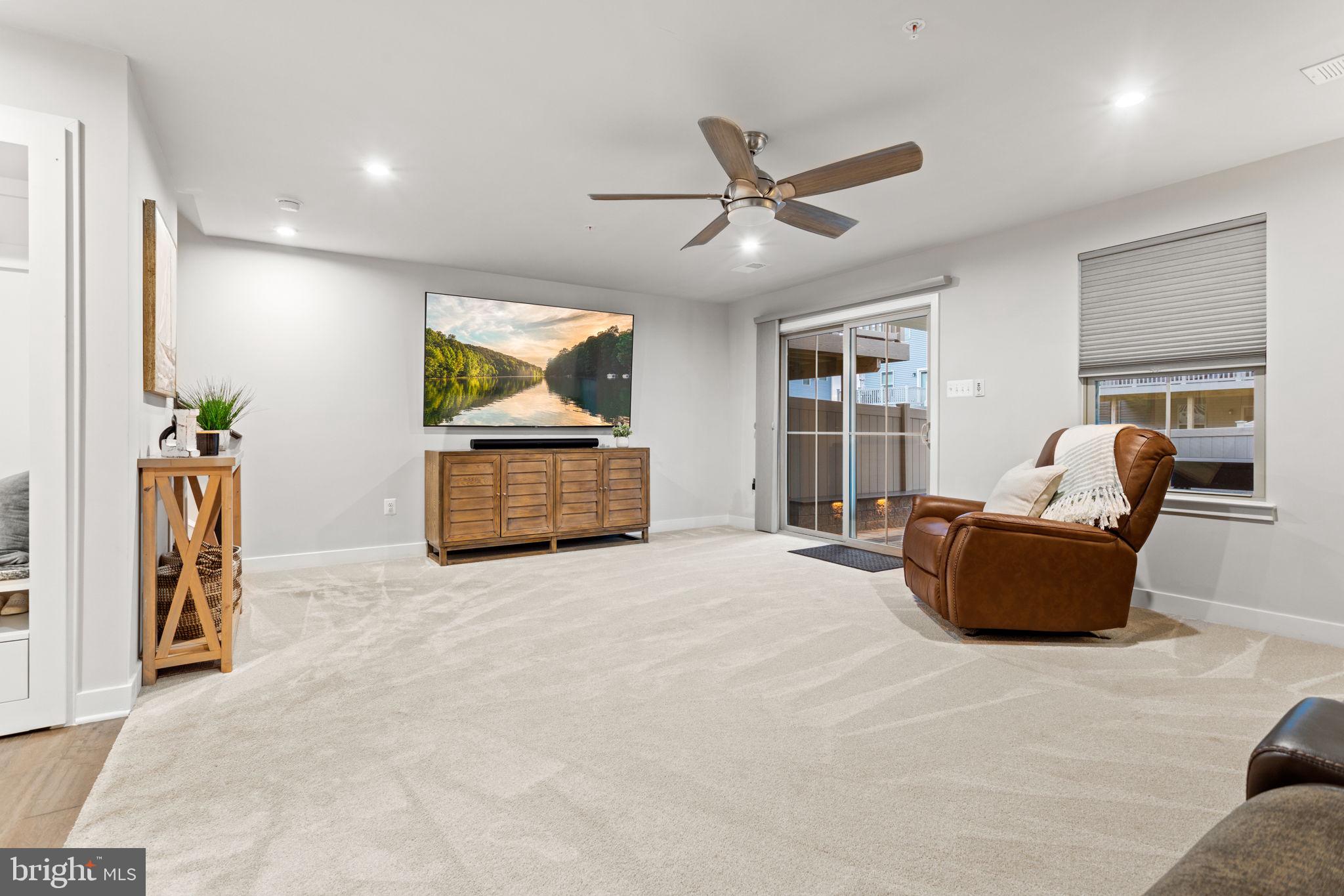 LAKE LINGANORE TOWN CENTER - Residential