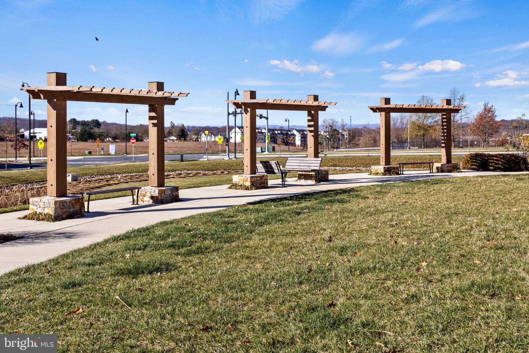 LAKE LINGANORE TOWN CENTER - Residential