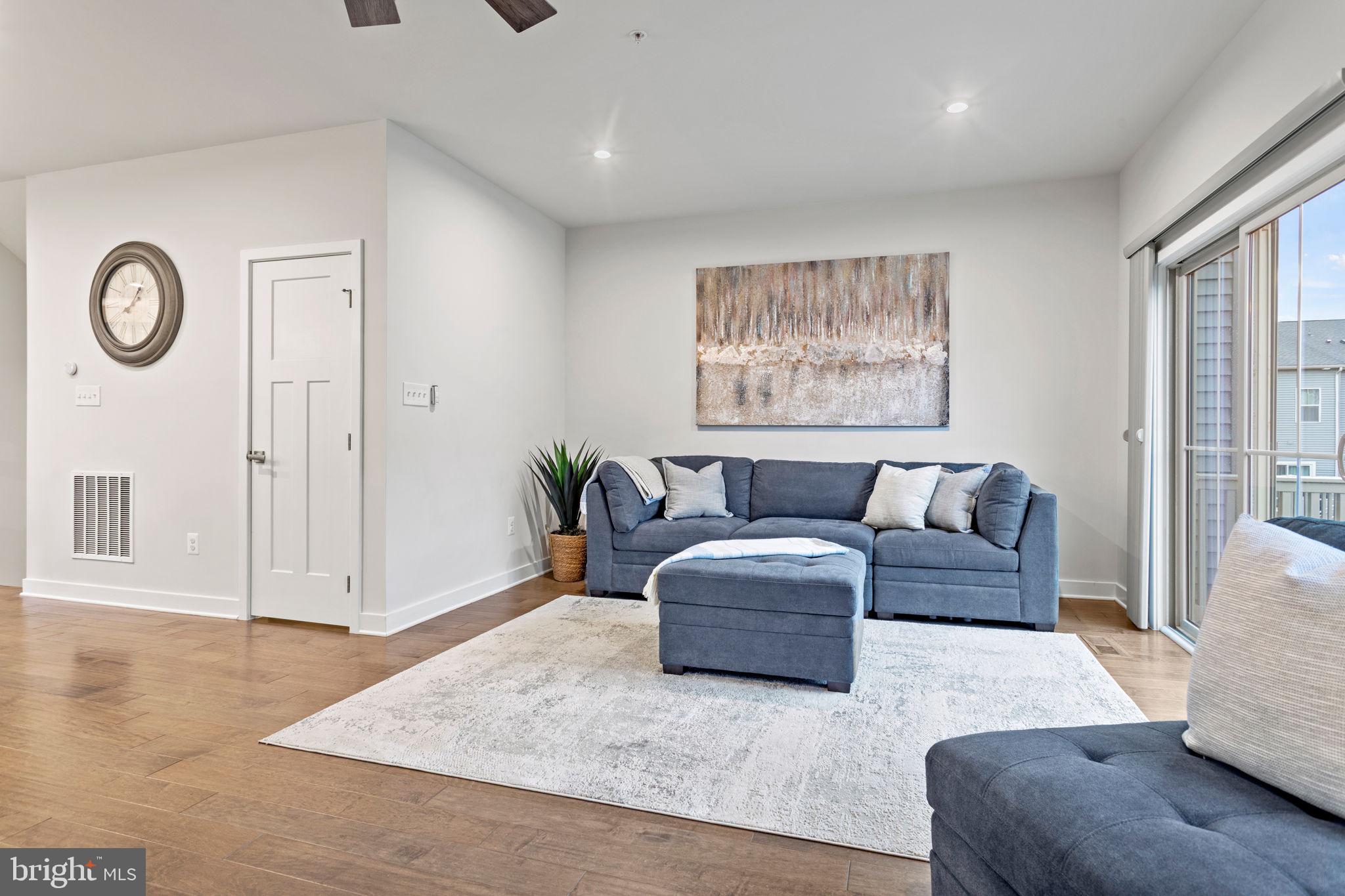 LAKE LINGANORE TOWN CENTER - Residential