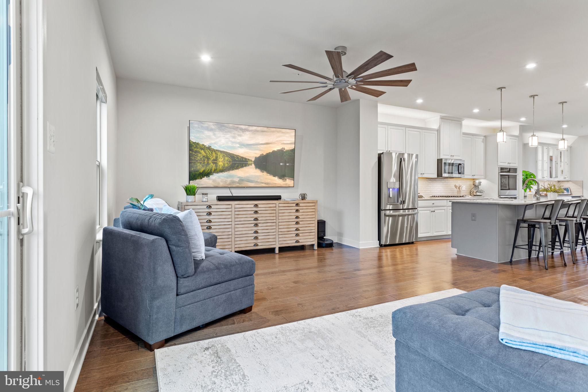 LAKE LINGANORE TOWN CENTER - Residential