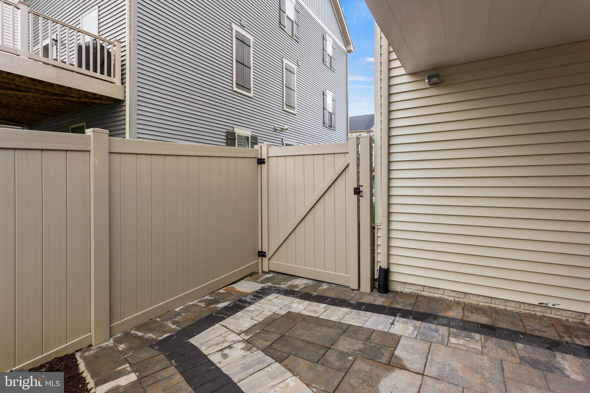 LAKE LINGANORE TOWN CENTER - Residential