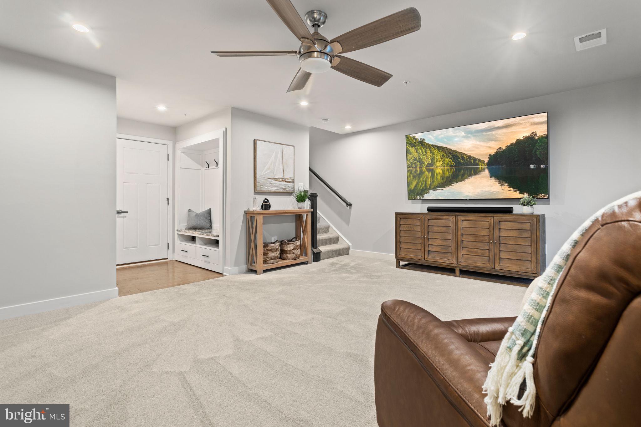 LAKE LINGANORE TOWN CENTER - Residential