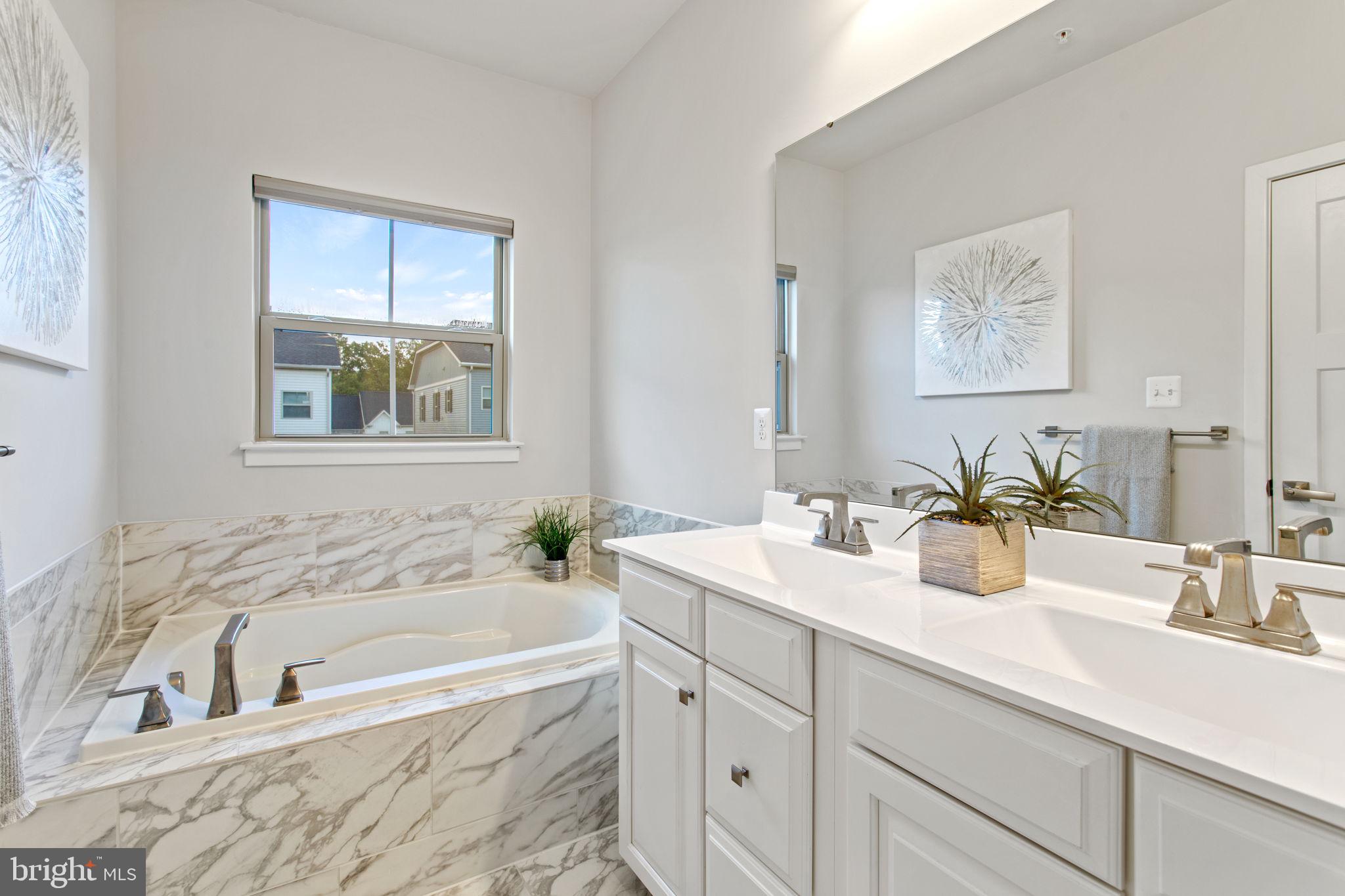 LAKE LINGANORE TOWN CENTER - Residential