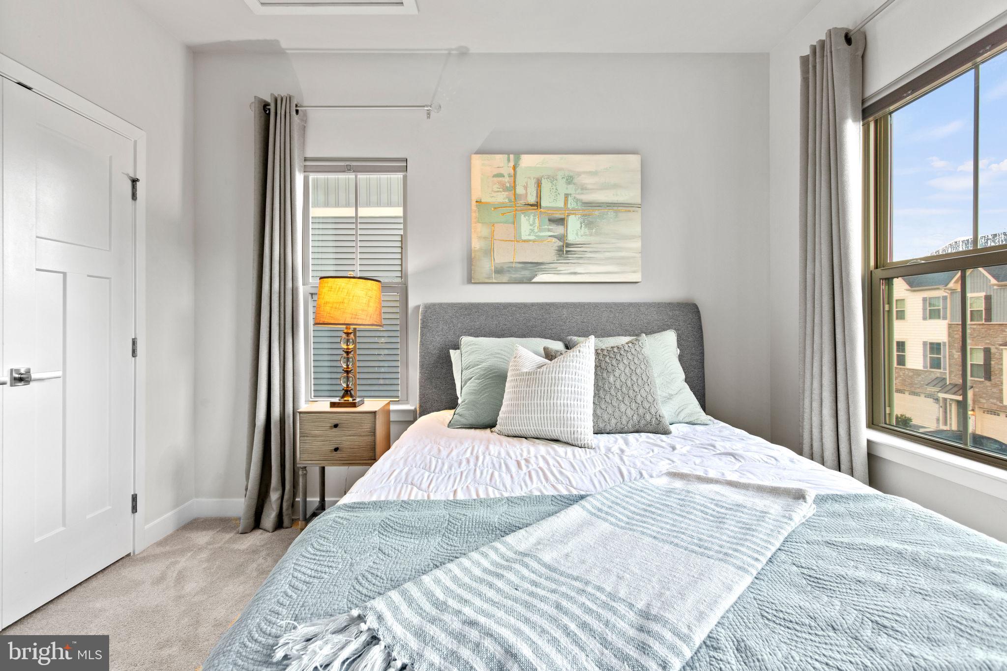 LAKE LINGANORE TOWN CENTER - Residential